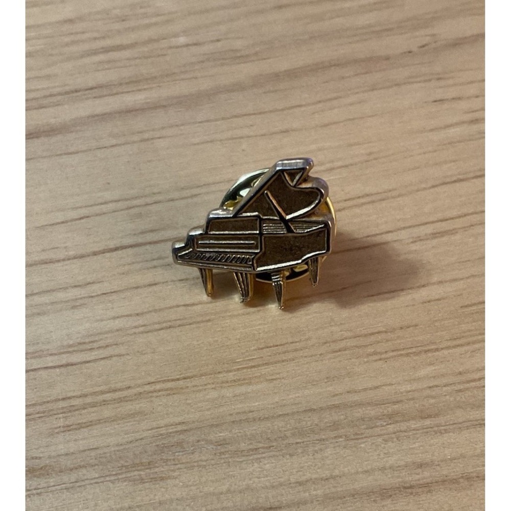 Vintage Grand Piano Gold Tone Metal Lapel Pin Music Instrument Brooch Pinback